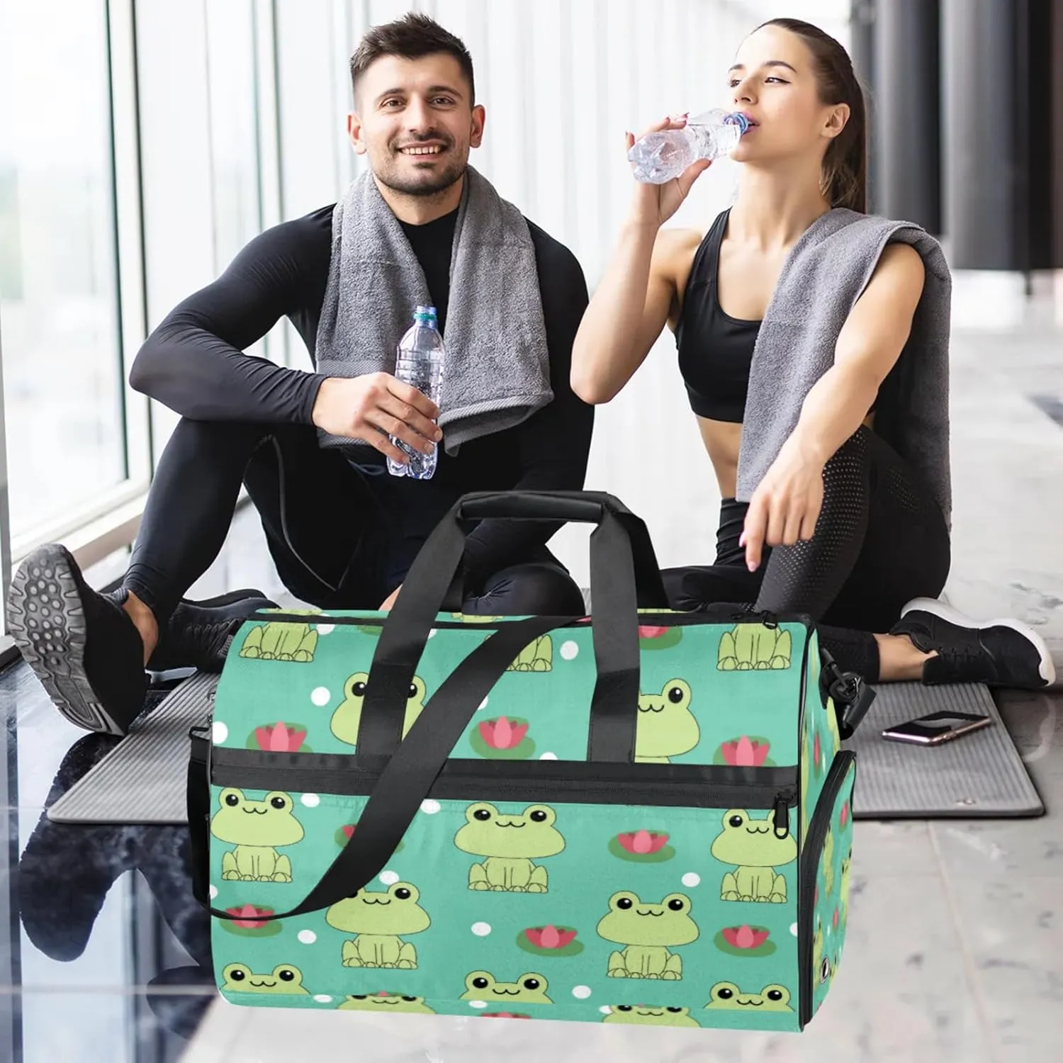 Animal Gym Duffle Bag for Men, Frog Waterproof Sports duffle bag for travel Weekender Bags for Women Overnight Bag with Shoes Compartment