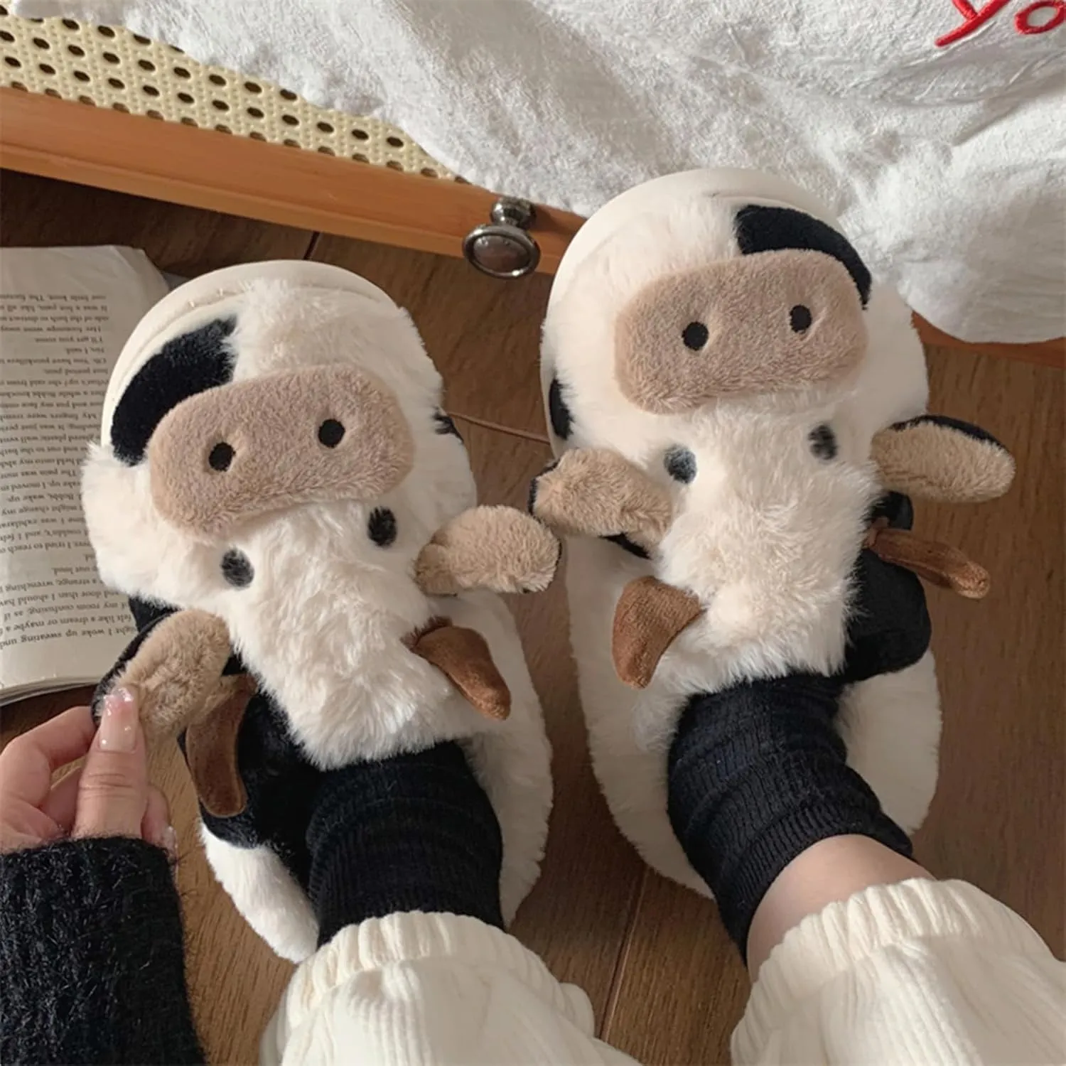 Cow Slippers for Women Men, Fluffy Cute Memory Foam Lightweight House Shoes Cozy Cartoon Slippers with Polar Fleece Lining Funny Furry Kawaii Bedroom Indoor and Outdoor