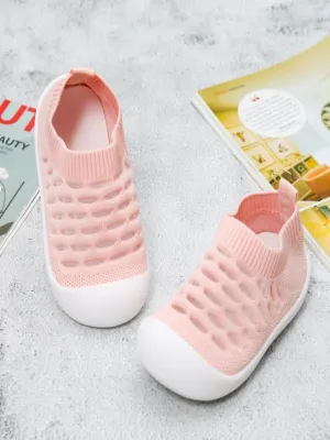 Cozy Peach Patterned Shoe Socks for Girls