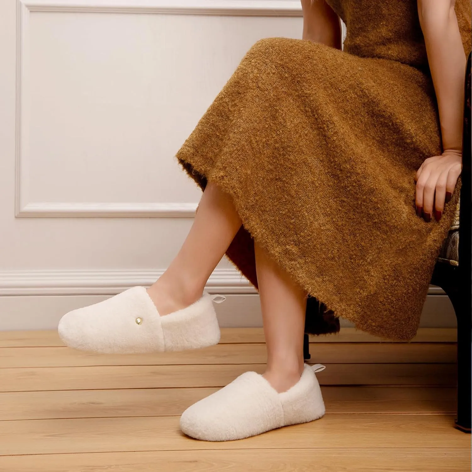 EverFoams Women's Closed Back Slippers Fuzzy Faux Wool Soft Lightweight Non Slip House Shoes
