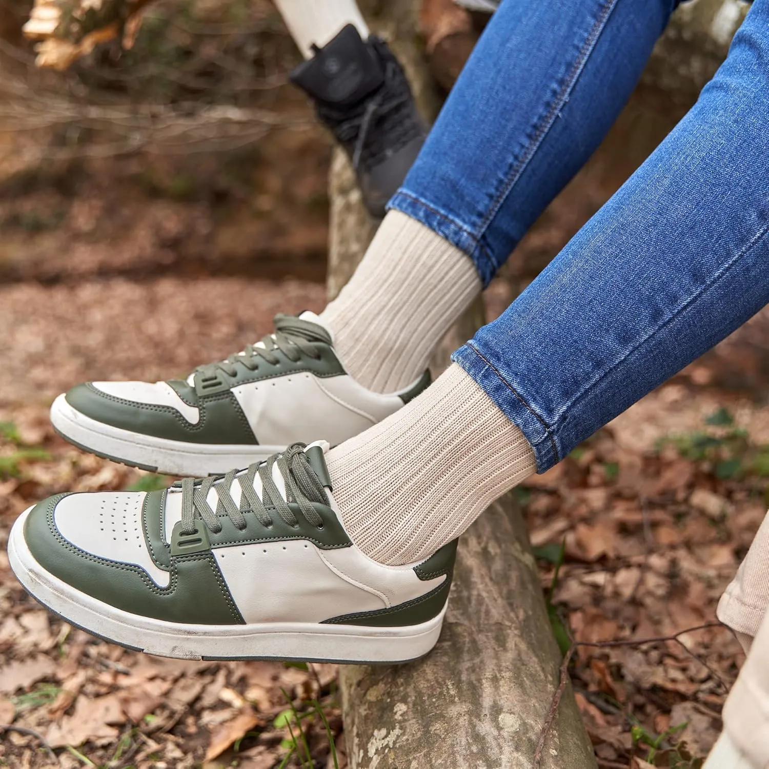 GoWith 4-5 Pairs Unisex Natural 97% Cotton Crew Socks, Comfy Cozy Breathable Seamless Casual Socks for Men & Women