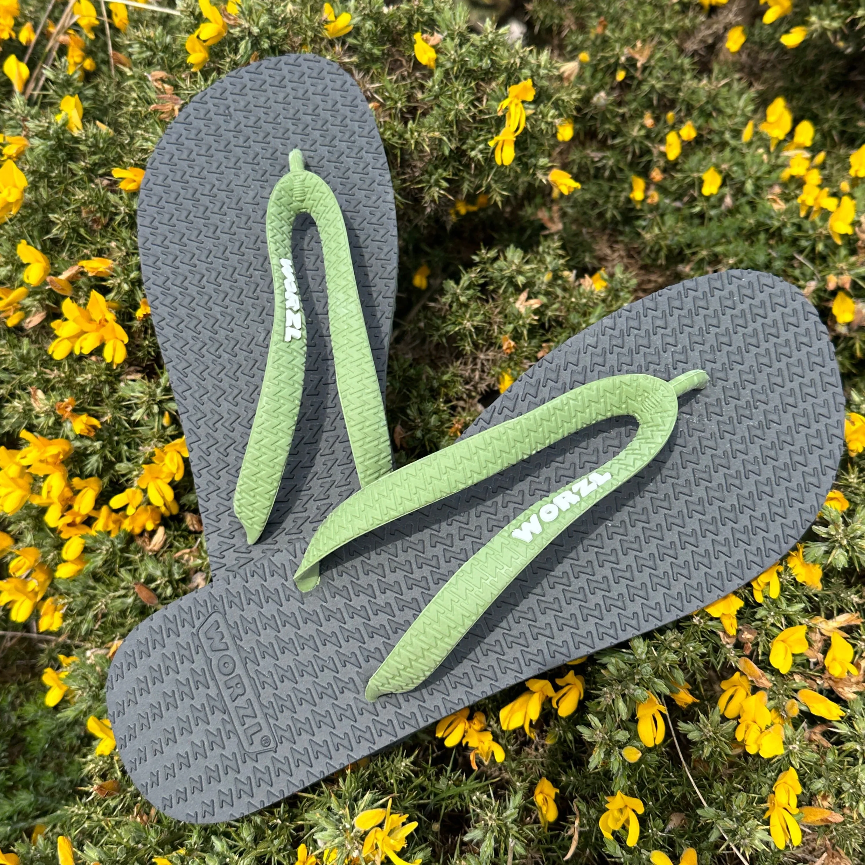 GRANITE - Kids non plastic, biodegradable, rubber flip flops made in the UK.