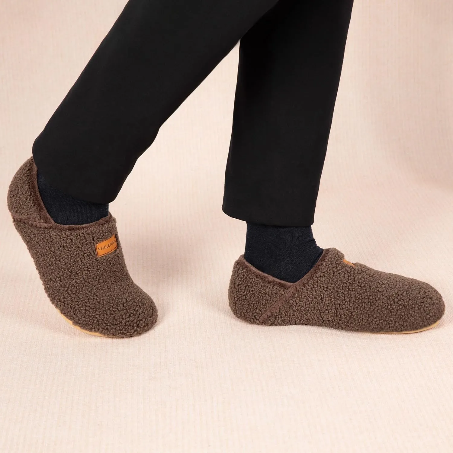 House Slippers for Women Soft-Lightweight House Shoes Men’s Furry Slippers Socks with Rubber Sole for Indoor Outdoor Use