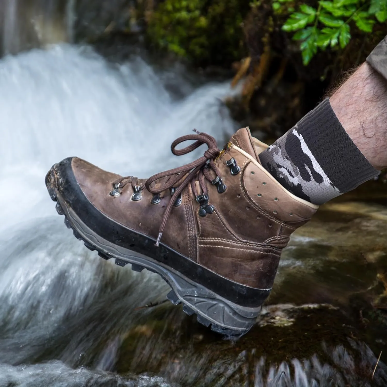 Jeyiour 2 Pairs Waterproof Socks Unisex Waterproof Breathable Outdoor Skiing Hiking Wading Fishing Socks for Men Women