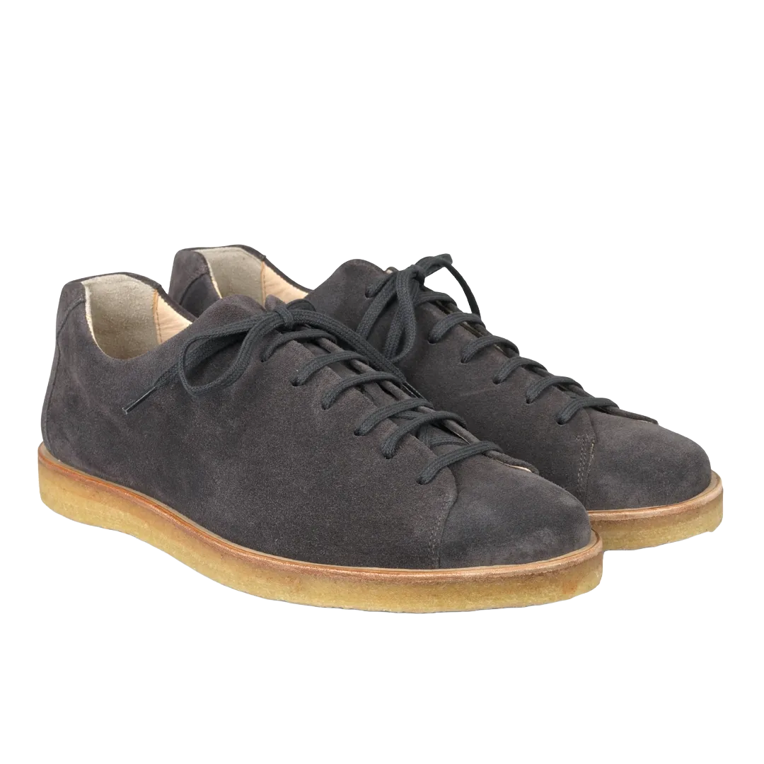 Lace-up shoe