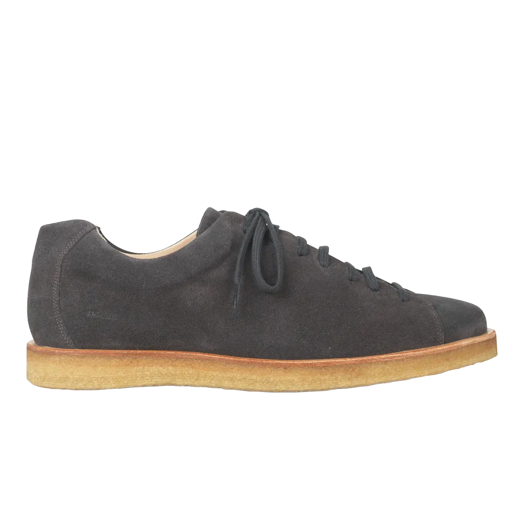 Lace-up shoe
