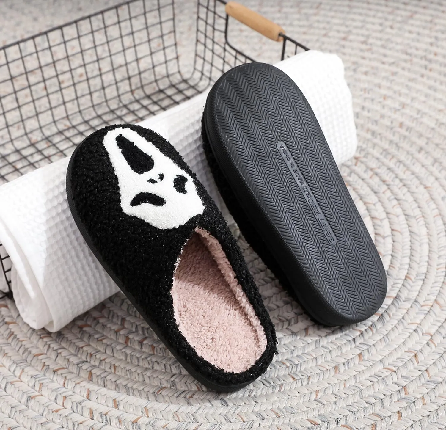 LELEBEAR Scream Ghostface Slippers, Ghost Face Slippers, Spooky Slides for Women Men, Fluffy Cozy Indoor Outdoor House Shoes