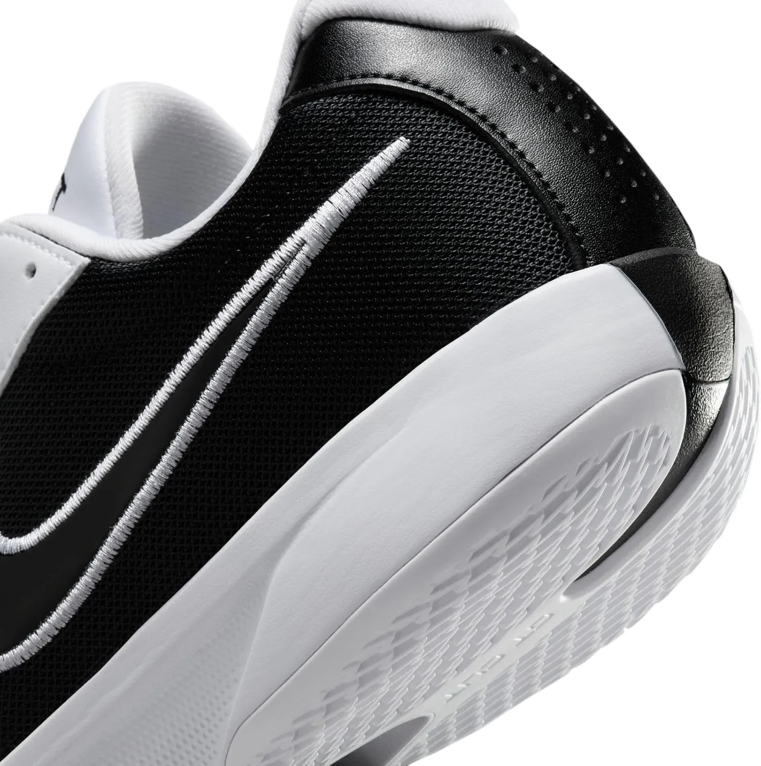 Nike Men's Basketball Shoe