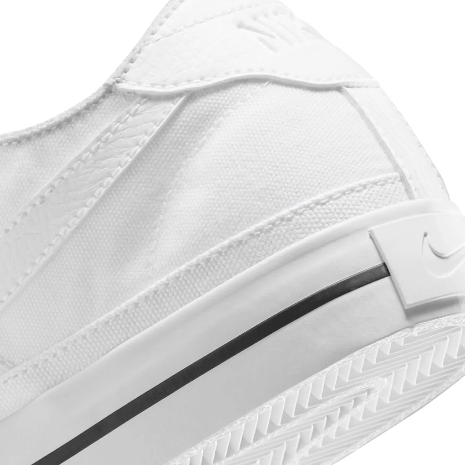 Nike Men's Classic Basketball Shoe