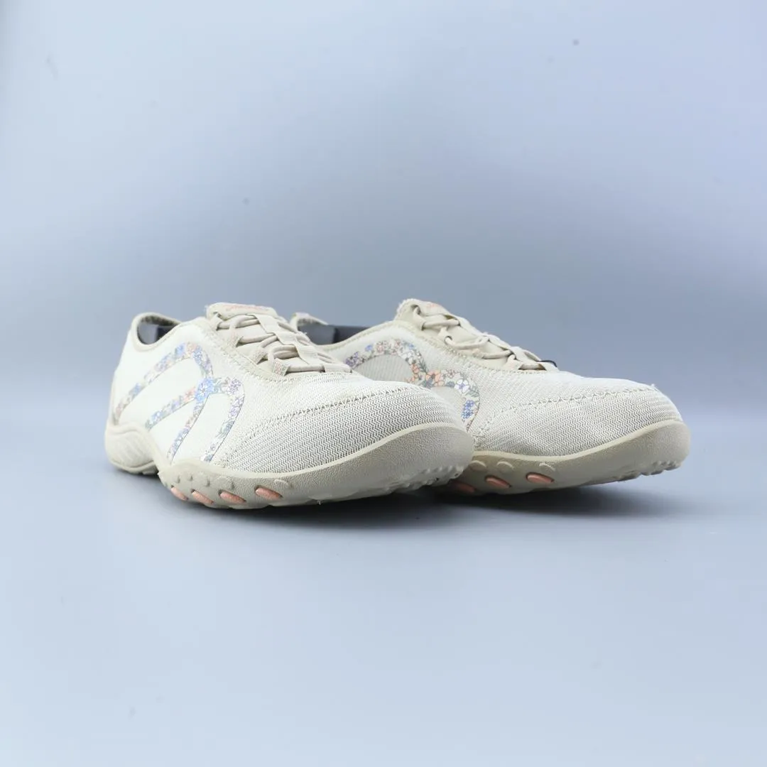 SKECHERS BREATH EASY FLOWER GAZE
