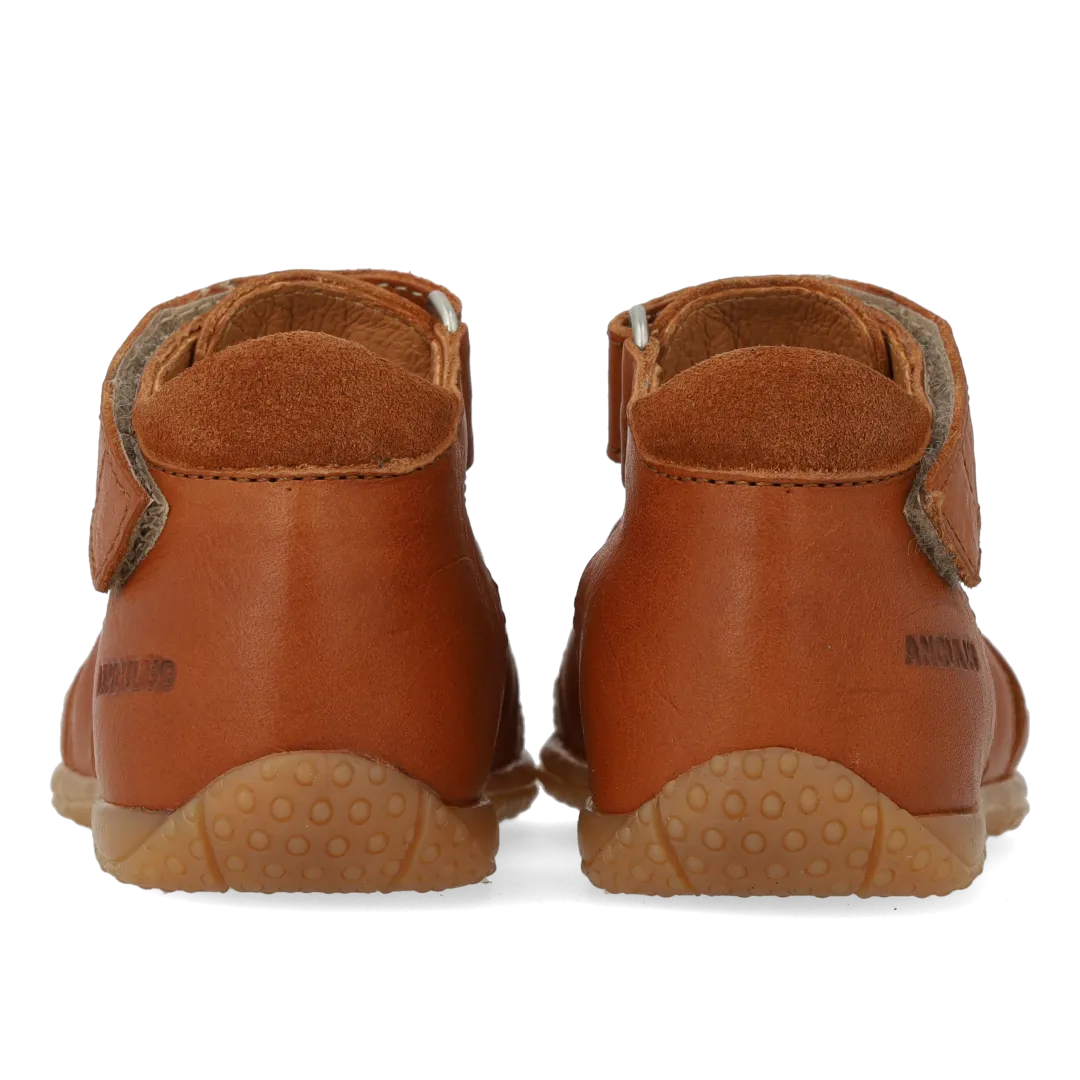 The child's first sandal with contrast stitching